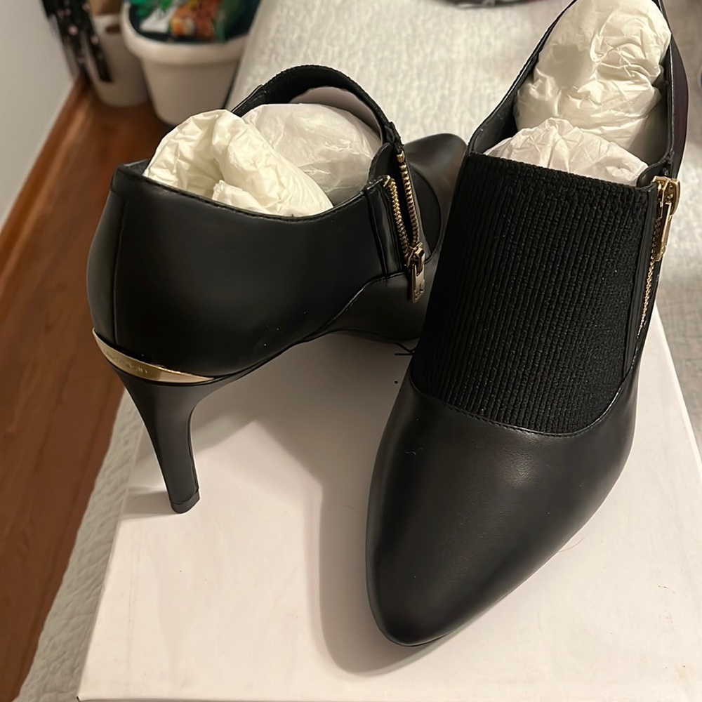 Calvin Klein Jalana Women's Size 9.5 black Heels Classic Pumps Shoes